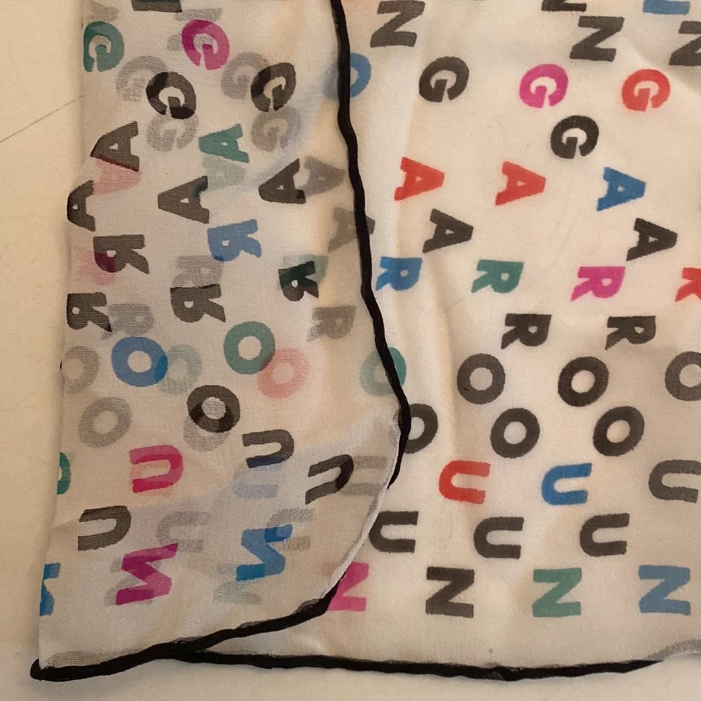 Vintage Emanuel Ungaro square silk scarf from Neiman Marcus - Picture 4 of 7